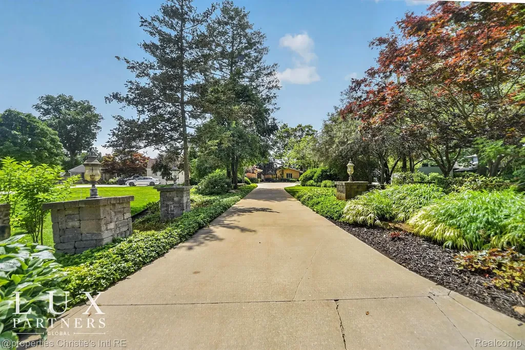 24 Hiawatha Drive Battle Creek City MI 49015