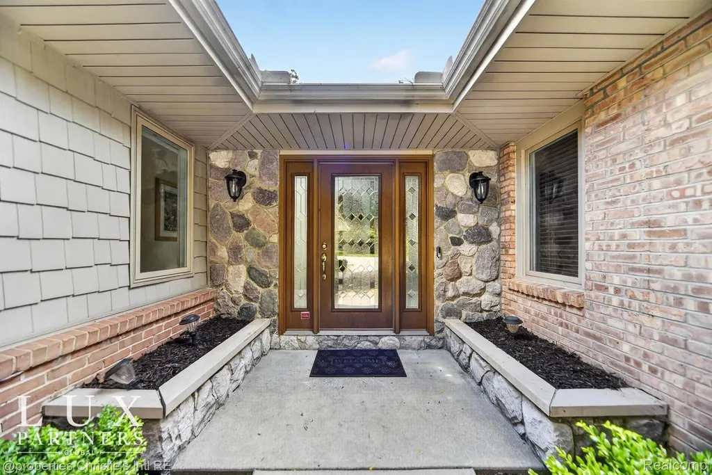 24 Hiawatha Drive Battle Creek City MI 49015