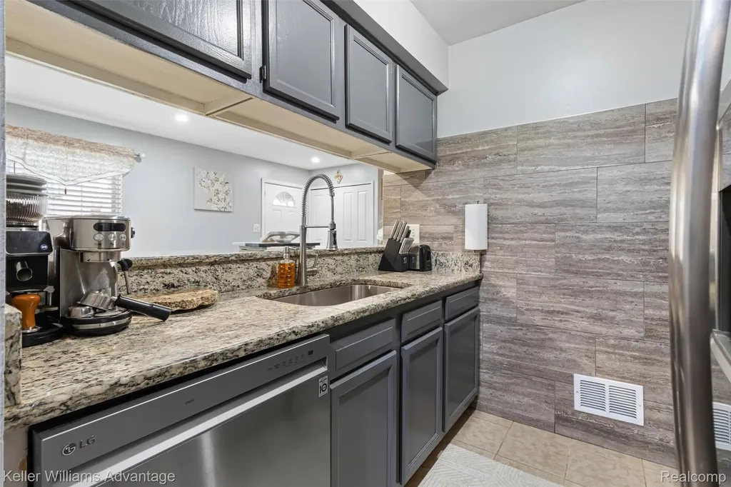 8948 Shawn Drive Sterling Heights City MI 48312