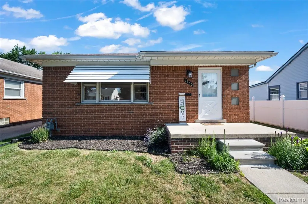 1760 Sycamore Street Wyandotte City MI 48192
