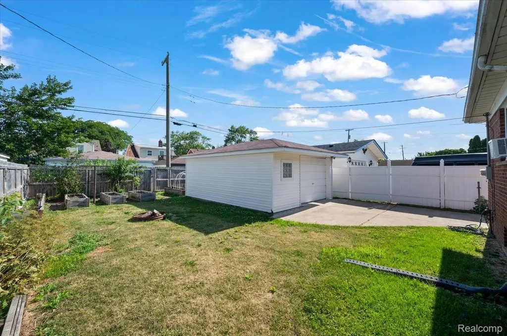 1760 Sycamore Street Wyandotte City MI 48192