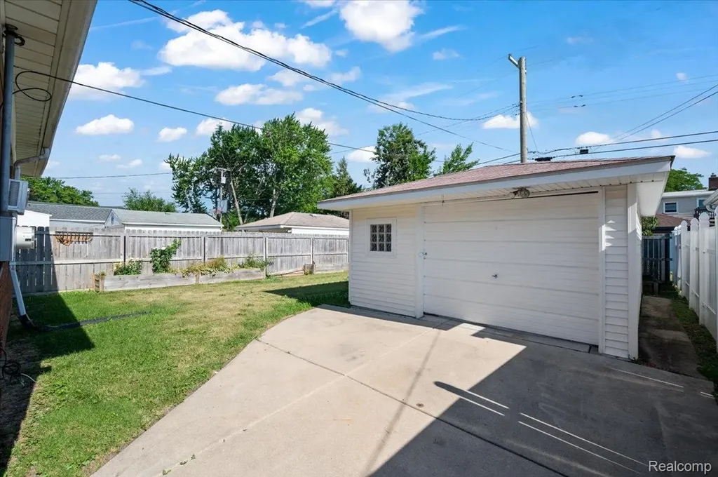 1760 Sycamore Street Wyandotte City MI 48192
