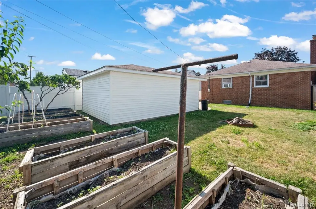 1760 Sycamore Street Wyandotte City MI 48192
