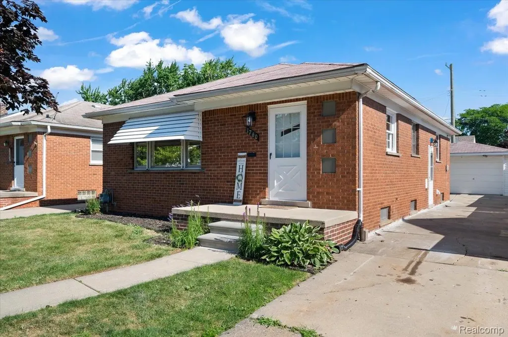 1760 Sycamore Street Wyandotte City MI 48192