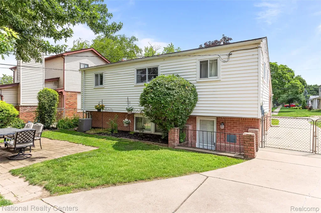 1361 Langley Boulevard Clawson City MI 48017