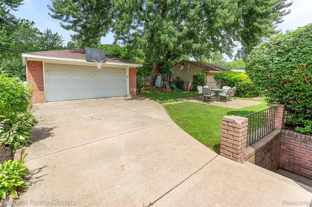 1361 Langley Boulevard Clawson City MI 48017