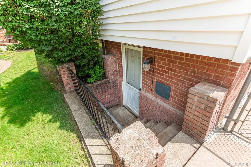 1361 Langley Boulevard Clawson City MI 48017