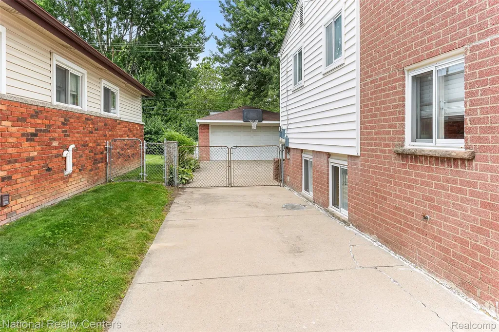 1361 Langley Boulevard Clawson City MI 48017