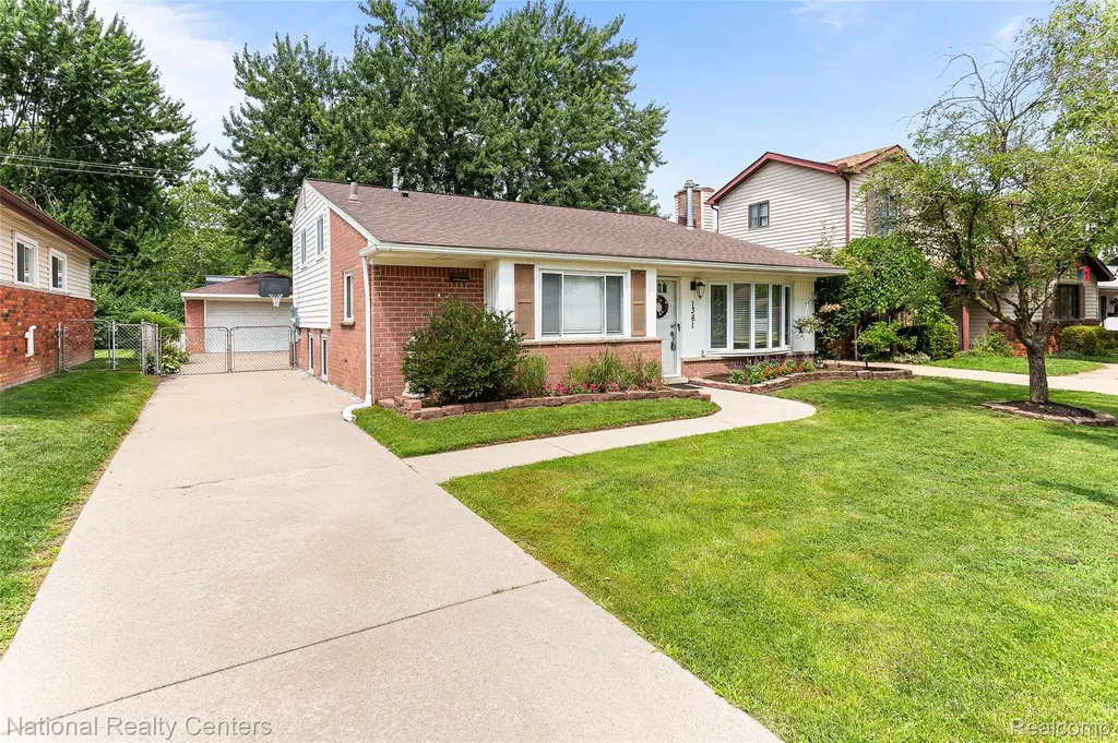 1361 Langley Boulevard Clawson City MI 48017