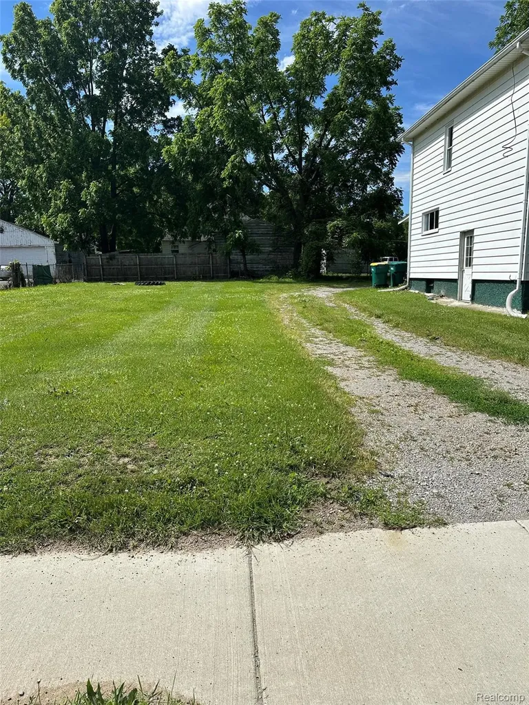 826 E Mount Morris Street Mt. Morris City MI 48458