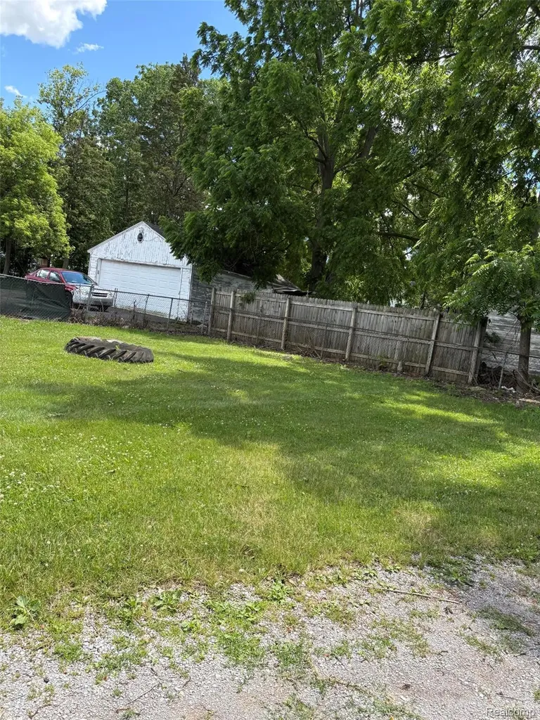 826 E Mount Morris Street Mt. Morris City MI 48458