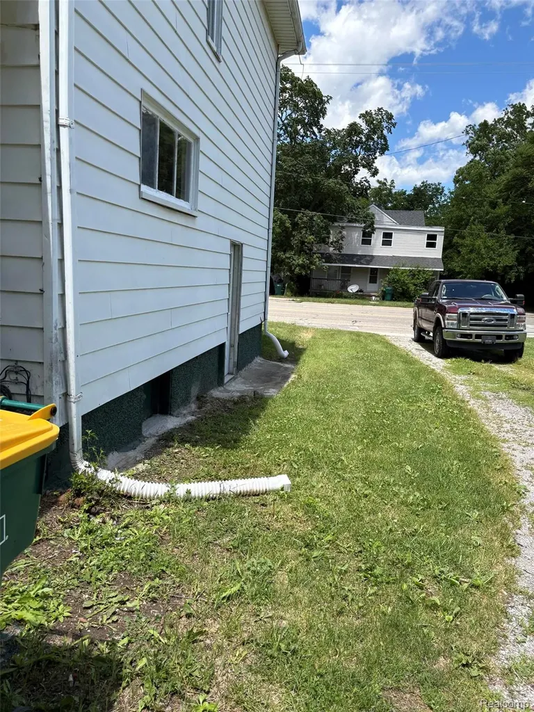 826 E Mount Morris Street Mt. Morris City MI 48458