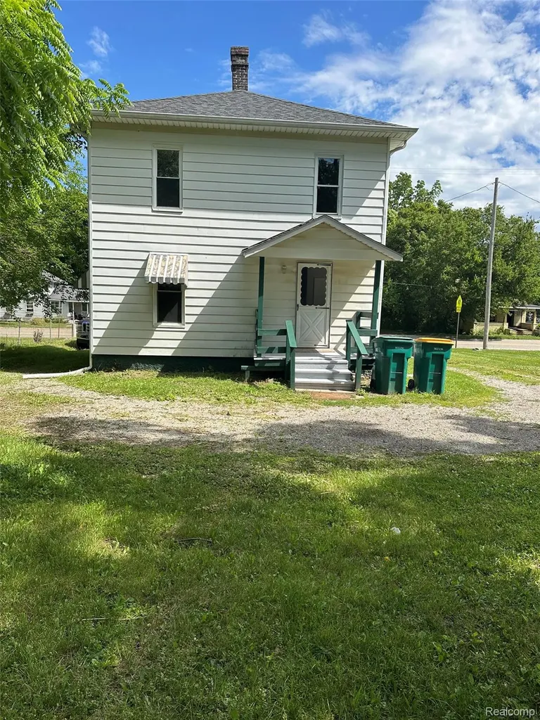 826 E Mount Morris Street Mt. Morris City MI 48458