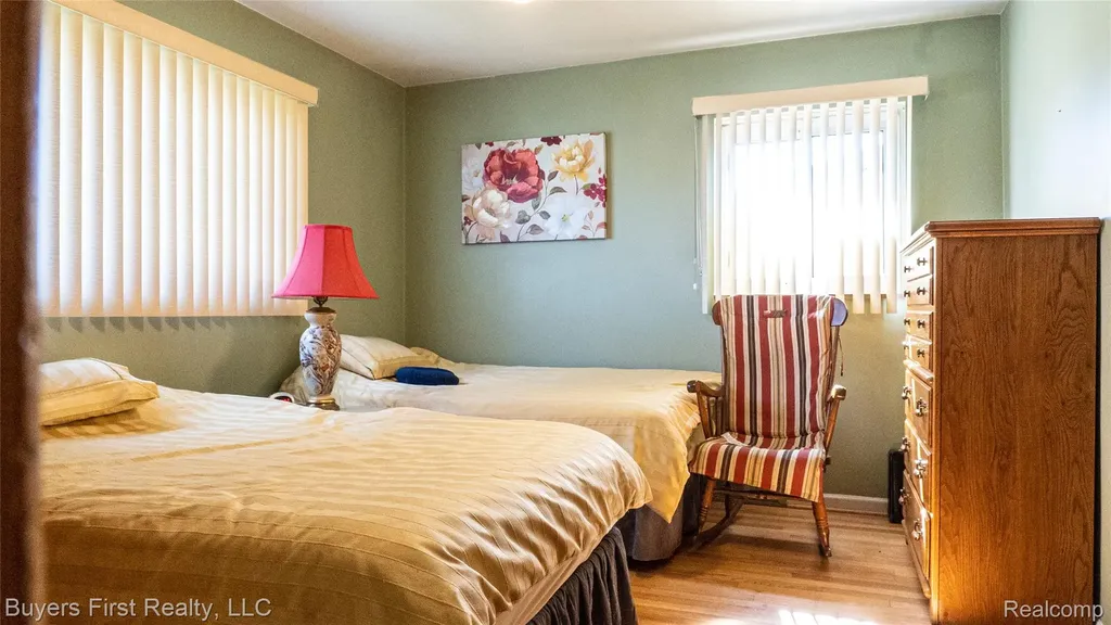 24641 Church Street Oak Park City MI 48237