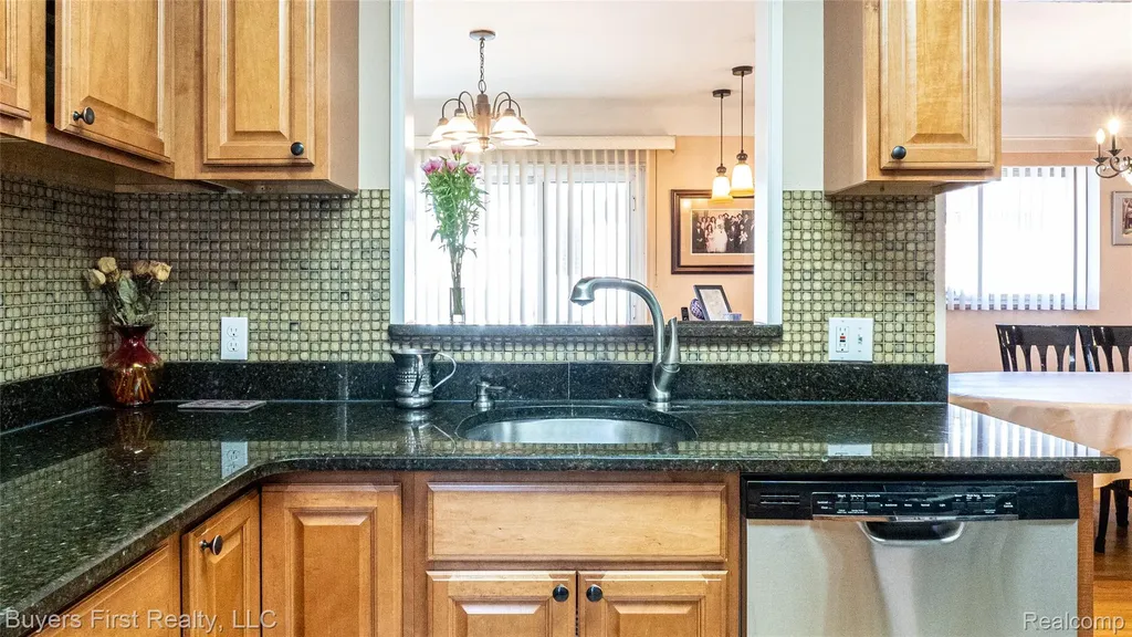 24641 Church Street Oak Park City MI 48237