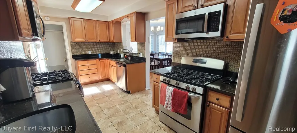24641 Church Street Oak Park City MI 48237