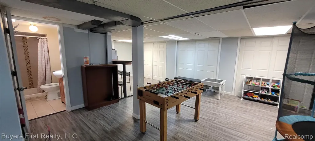 24641 Church Street Oak Park City MI 48237