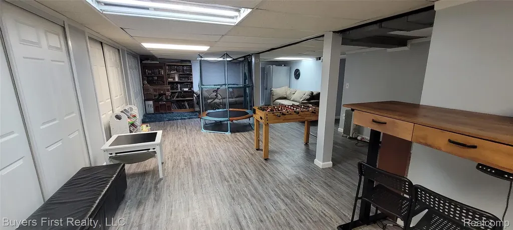 24641 Church Street Oak Park City MI 48237
