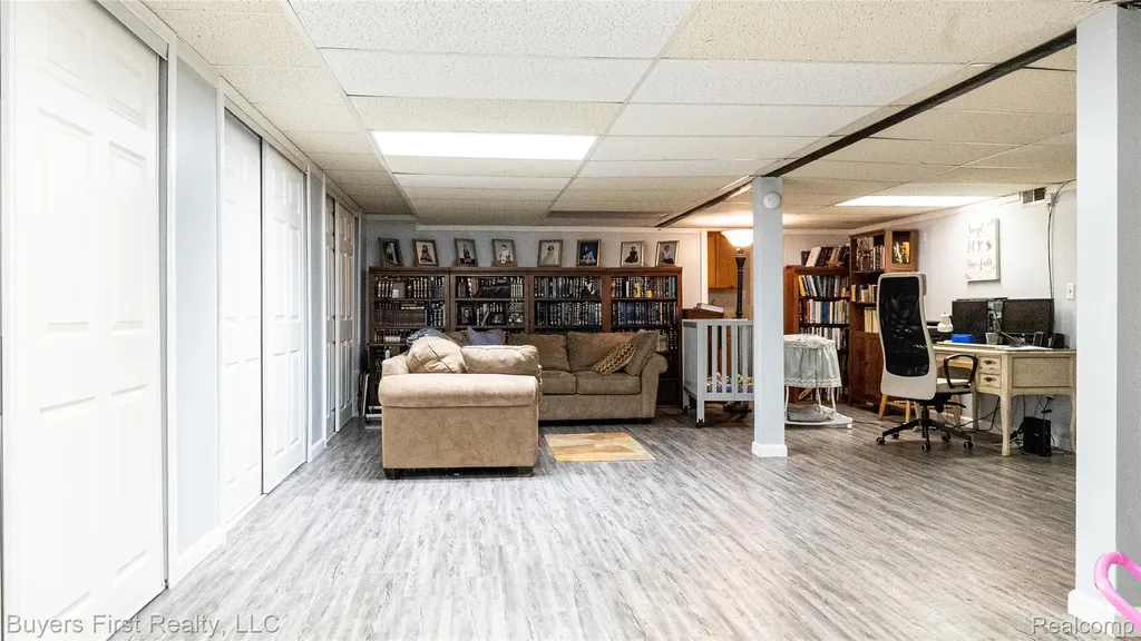 24641 Church Street Oak Park City MI 48237