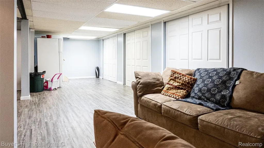 24641 Church Street Oak Park City MI 48237