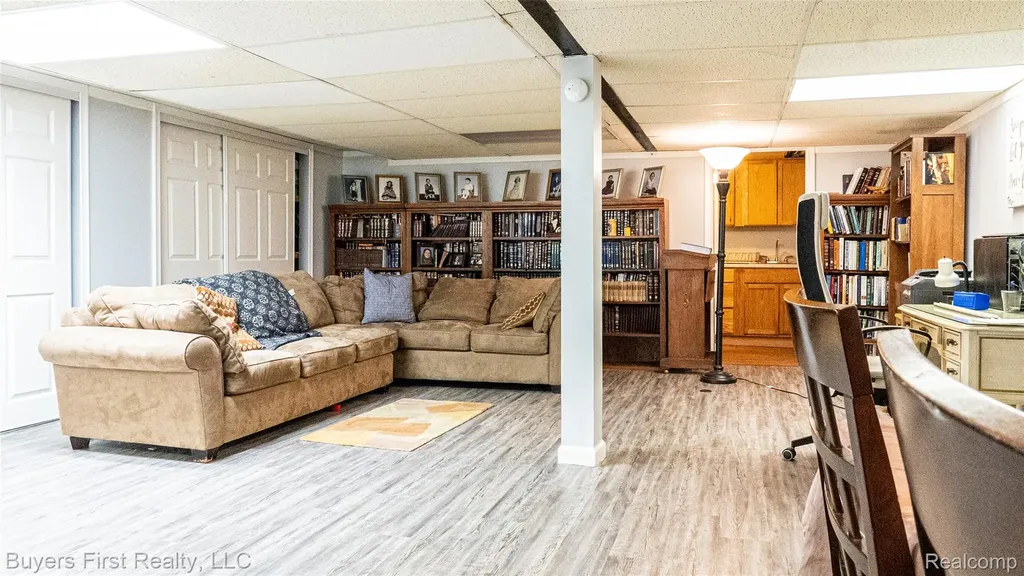 24641 Church Street Oak Park City MI 48237