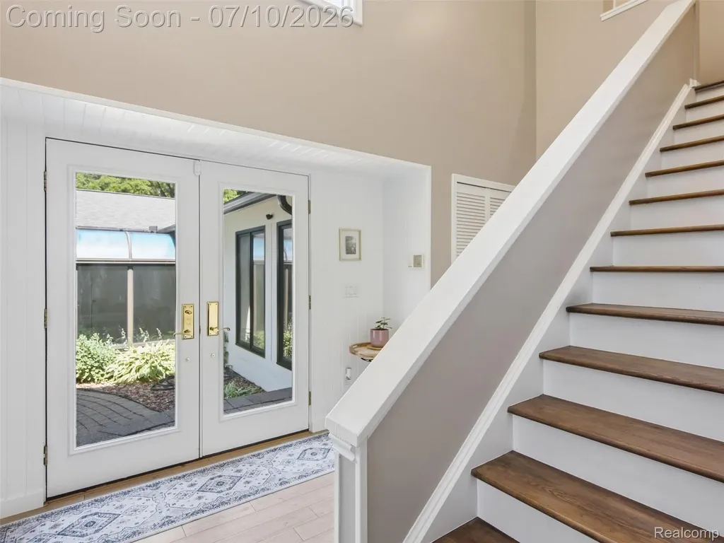 670 W Snell Road Oakland Charter Township MI 48306