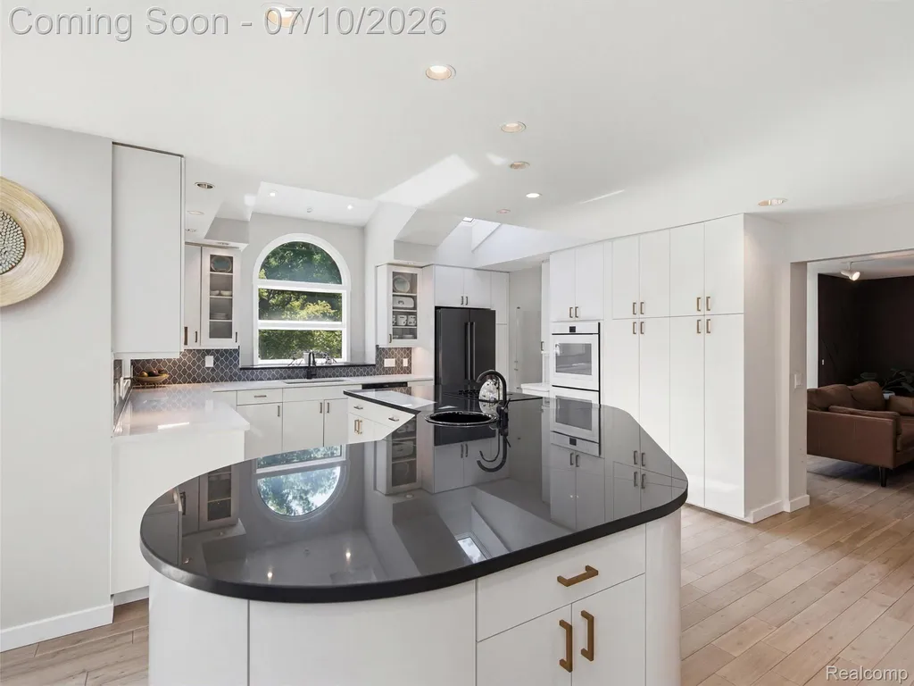 670 W Snell Road Oakland Charter Township MI 48306