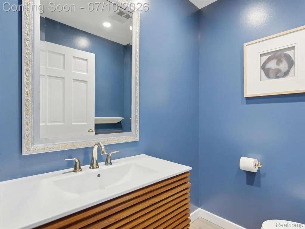 670 W Snell Road Oakland Charter Township MI 48306