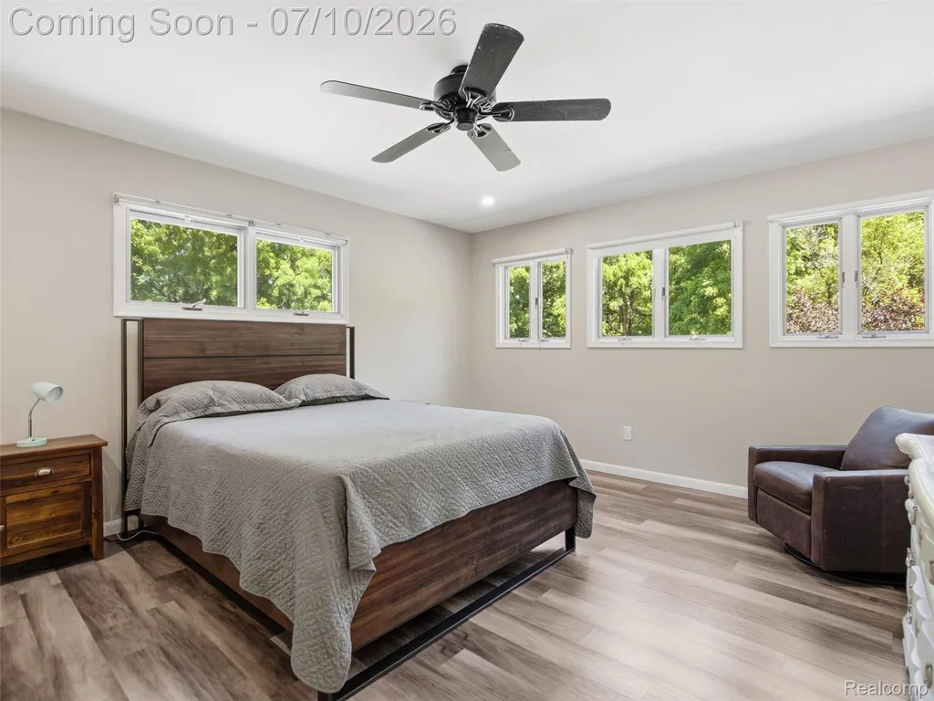 670 W Snell Road Oakland Charter Township MI 48306