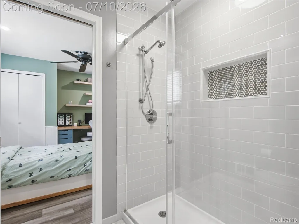 670 W Snell Road Oakland Charter Township MI 48306