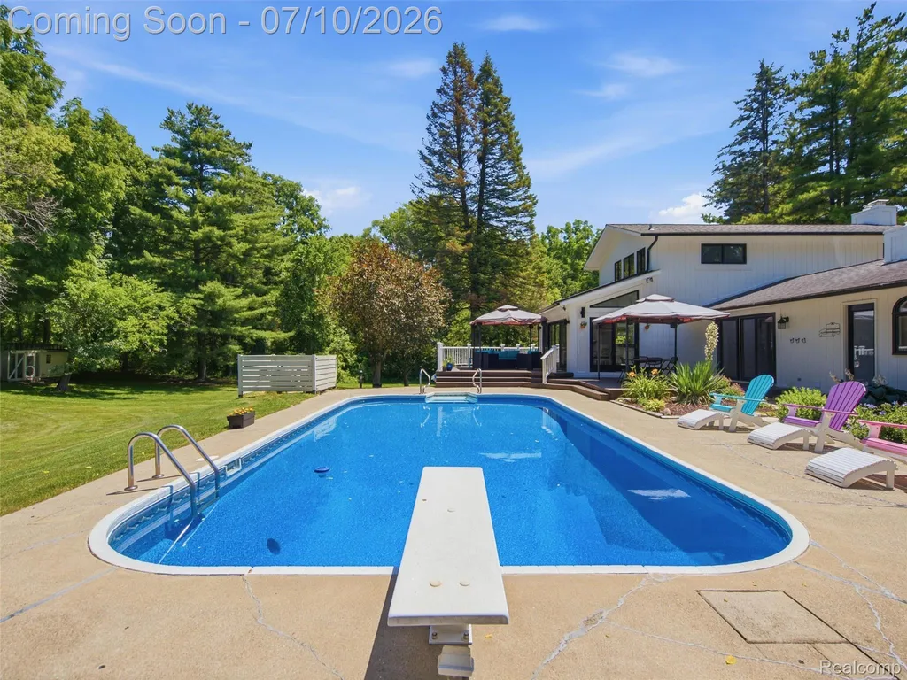 670 W Snell Road Oakland Charter Township MI 48306