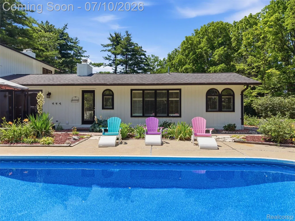 670 W Snell Road Oakland Charter Township MI 48306