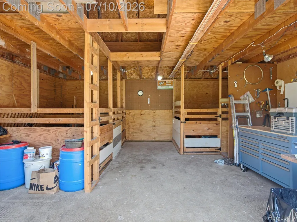 670 W Snell Road Oakland Charter Township MI 48306