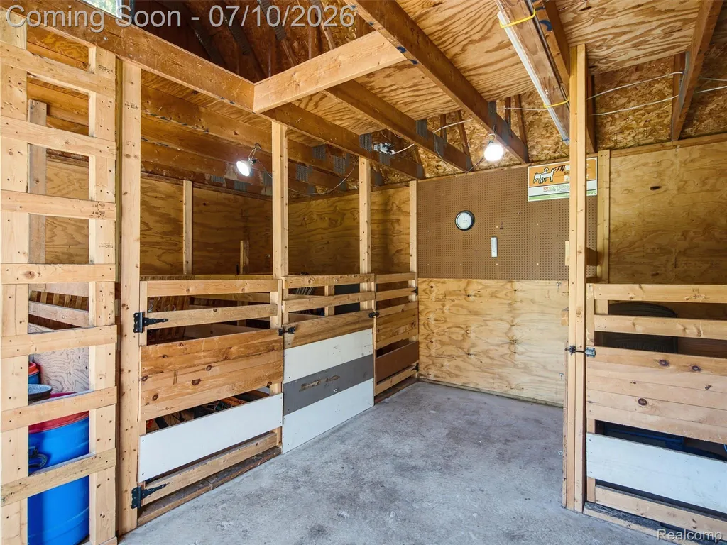 670 W Snell Road Oakland Charter Township MI 48306