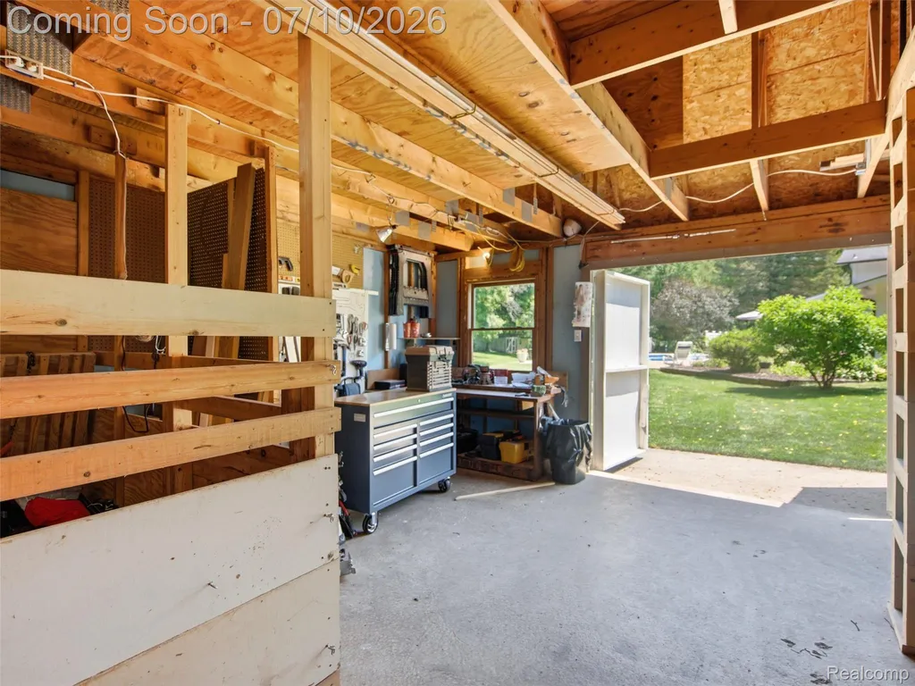 670 W Snell Road Oakland Charter Township MI 48306