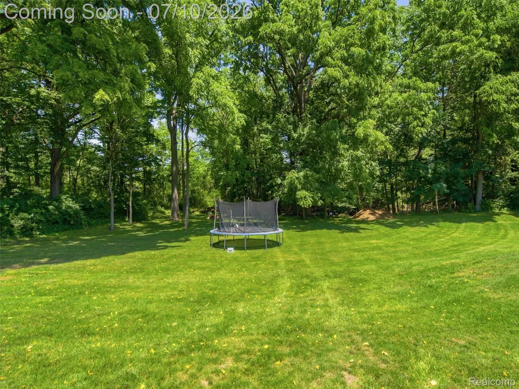 670 W Snell Road Oakland Charter Township MI 48306