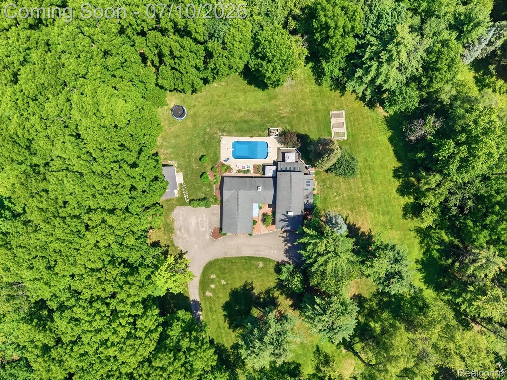 670 W Snell Road Oakland Charter Township MI 48306