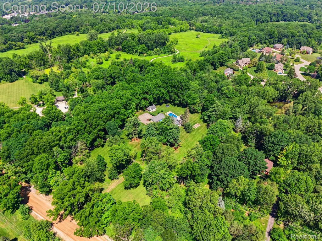 670 W Snell Road Oakland Charter Township MI 48306