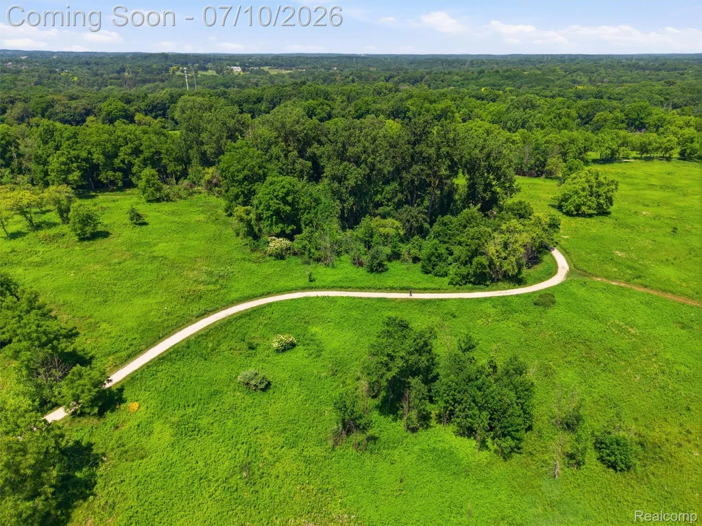 670 W Snell Road Oakland Charter Township MI 48306