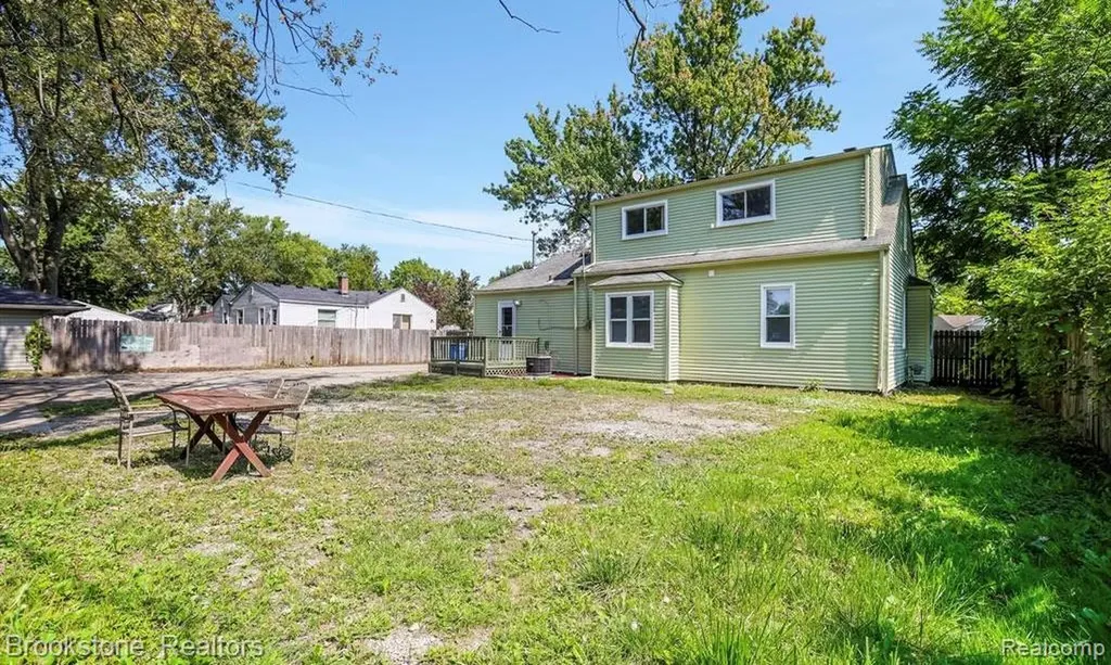 23151 Lawson Avenue Warren City MI 48089