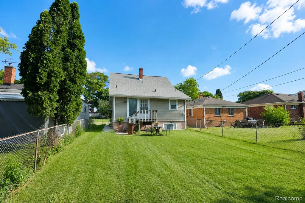 7271 Wiegand Center Line City MI 48015