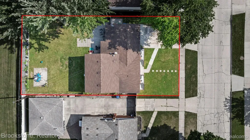31758 Eiffel Avenue Warren City MI 48088