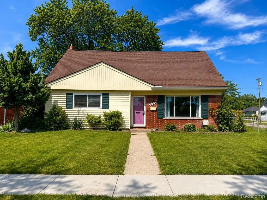 29143 Dover Avenue Warren City MI 48088