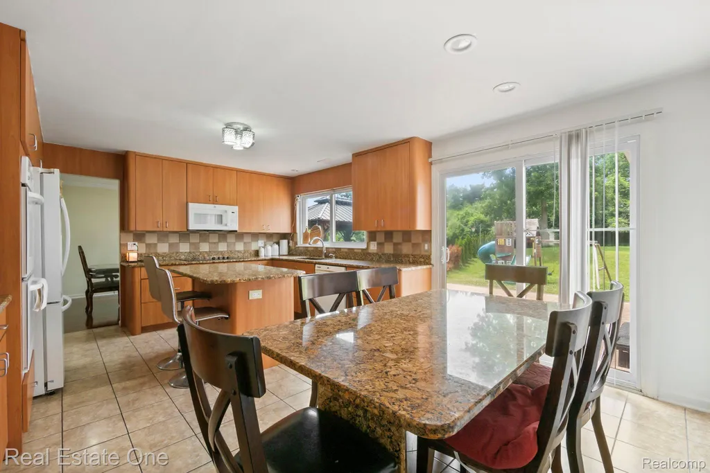 5510 Greenbriar Drive West Bloomfield Charter Township MI 48322