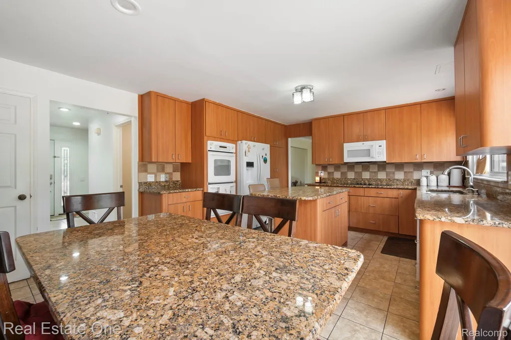 5510 Greenbriar Drive West Bloomfield Charter Township MI 48322