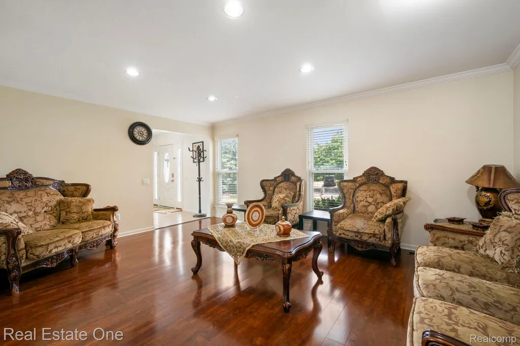 5510 Greenbriar Drive West Bloomfield Charter Township MI 48322