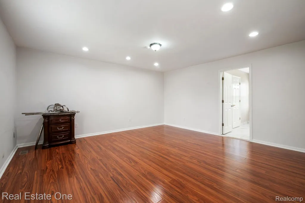 5510 Greenbriar Drive West Bloomfield Charter Township MI 48322