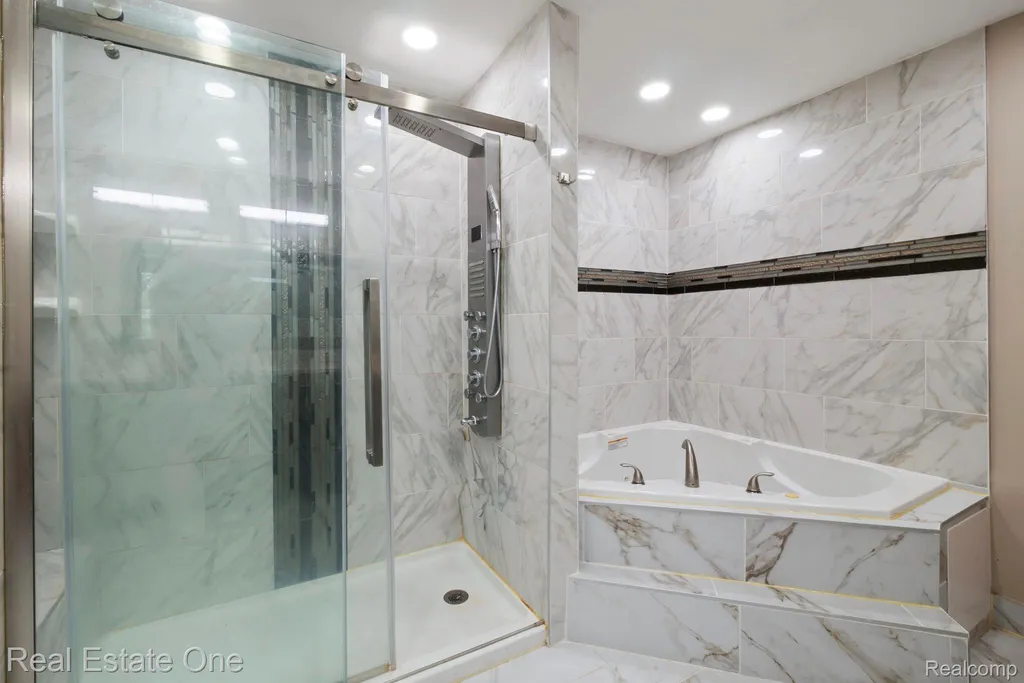 5510 Greenbriar Drive West Bloomfield Charter Township MI 48322
