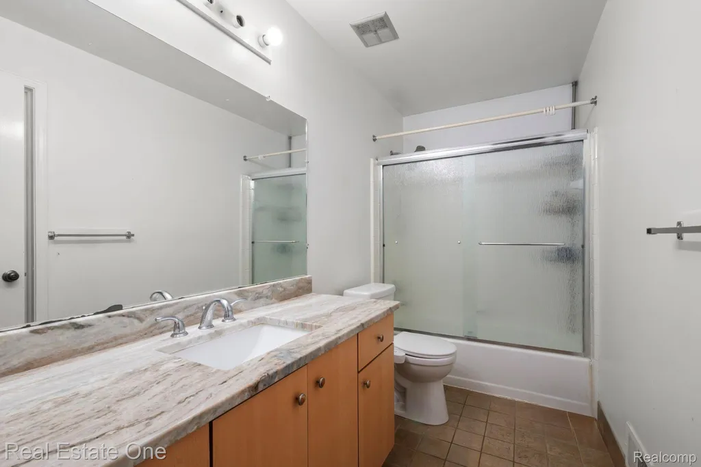 5510 Greenbriar Drive West Bloomfield Charter Township MI 48322