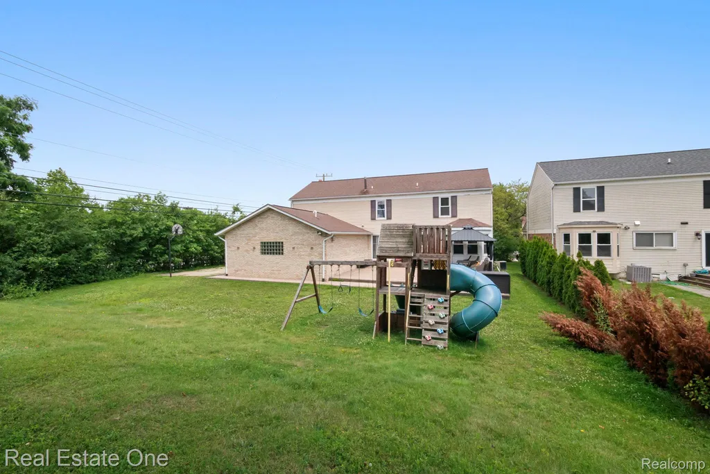 5510 Greenbriar Drive West Bloomfield Charter Township MI 48322